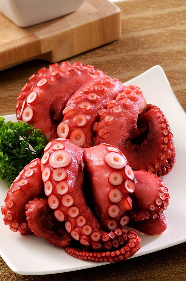 Sashimi-grade whole head-on tako octopus